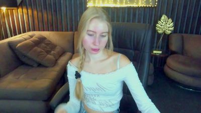 Alina__Blonde live cam on Cam4