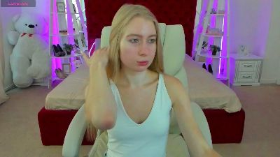 Alina__Blonde live cam on Cam4