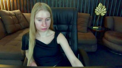 Alina__Blonde live cam on Cam4