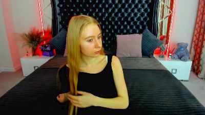 Alina__Blonde live cam on Cam4