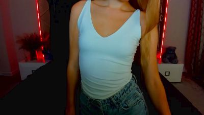 Alina__Blonde live cam on Cam4