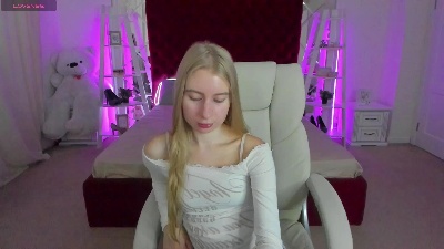 Alina__Blonde live cam on Cam4