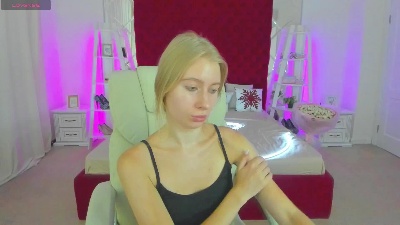 Alina__Blonde live cam on Cam4