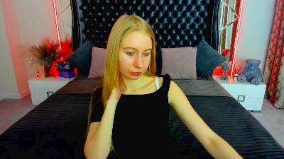 Alina__Blonde live cam on Cam4