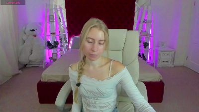 Alina__Blonde live cam on Cam4