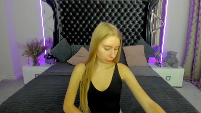 Alina__Blonde live cam on Cam4