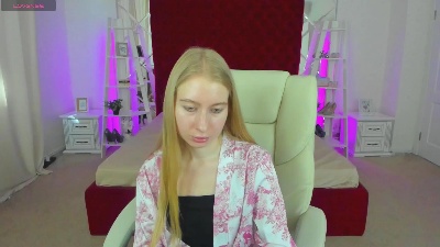 Alina__Blonde live cam on Cam4