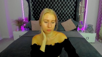 Alina__Blonde live cam on Cam4