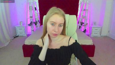 Alina__Blonde live cam on Cam4