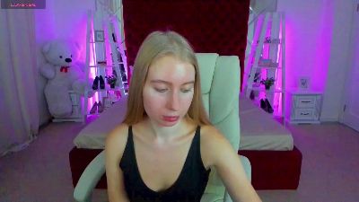 Alina__Blonde live cam on Cam4