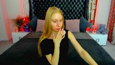 Alina__Blonde live cam on Cam4