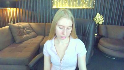 Alina__Blonde live cam on Cam4