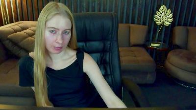 Alina__Blonde live cam on Cam4