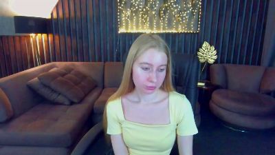 Alina__Blonde live cam on Cam4