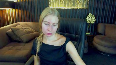 Alina__Blonde live cam on Cam4