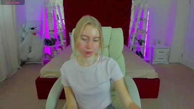 Alina__Blonde live cam on Cam4