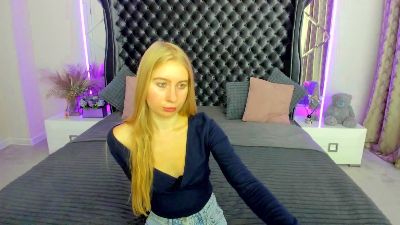 Alina__Blonde live cam on Cam4