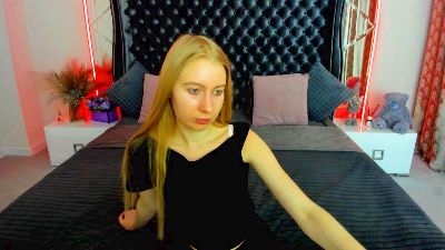 Alina__Blonde live cam on Cam4