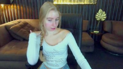 Alina__Blonde live cam on Cam4