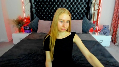 Alina__Blonde live cam on Cam4