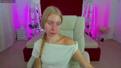 Alina__Blonde live cam on Cam4