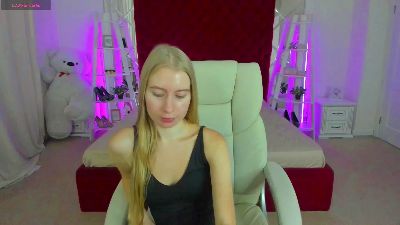 Alina__Blonde live cam on Cam4