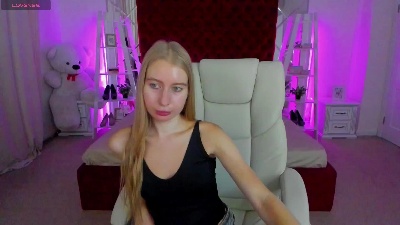Alina__Blonde live cam on Cam4