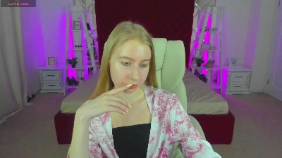 Alina__Blonde live cam on Cam4
