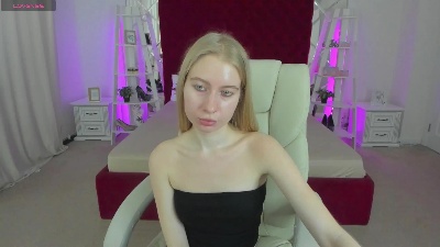 Alina__Blonde live cam on Cam4