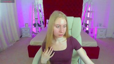 Alina__Blonde live cam on Cam4