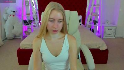Alina__Blonde live cam on Cam4