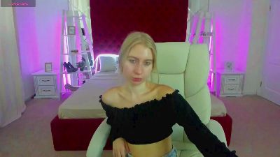 Alina__Blonde live cam on Cam4