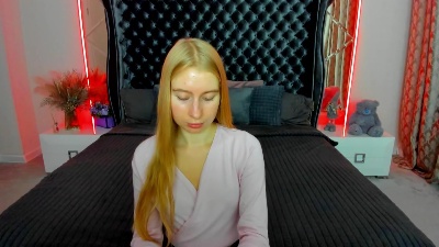 Alina__Blonde live cam on Cam4