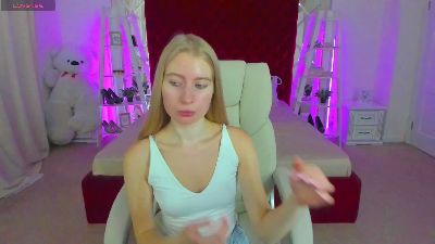 Alina__Blonde live cam on Cam4