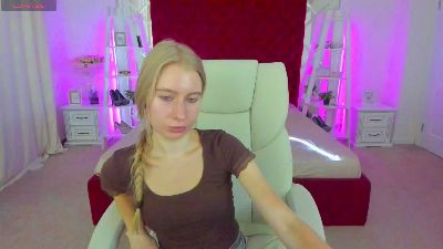 Alina__Blonde live cam on Cam4