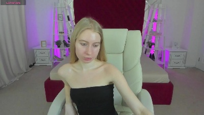 Alina__Blonde live cam on Cam4