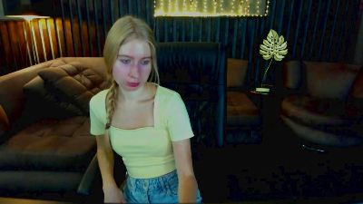 Alina__Blonde live cam on Cam4