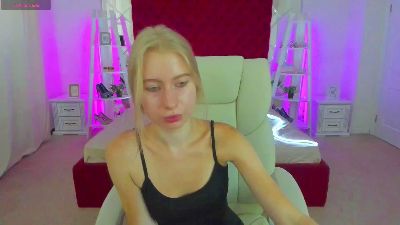 Alina__Blonde live cam on Cam4