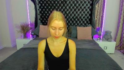 Alina__Blonde live cam on Cam4