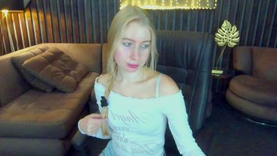 Alina__Blonde live cam on Cam4