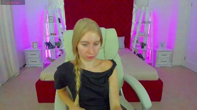 Alina__Blonde live cam on Cam4