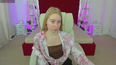 Alina__Blonde live cam on Cam4