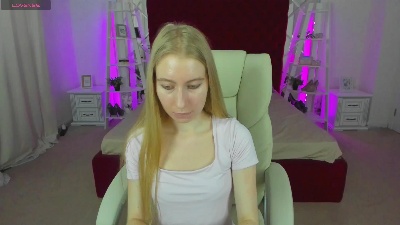Alina__Blonde live cam on Cam4