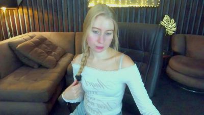 Alina__Blonde live cam on Cam4
