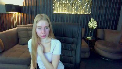 Alina__Blonde live cam on Cam4