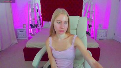 Alina__Blonde live cam on Cam4