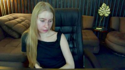 Alina__Blonde live cam on Cam4