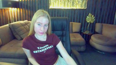 Alina__Blonde live cam on Cam4