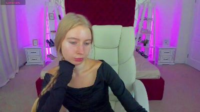 Alina__Blonde live cam on Cam4