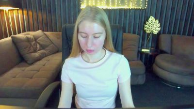 Alina__Blonde live cam on Cam4